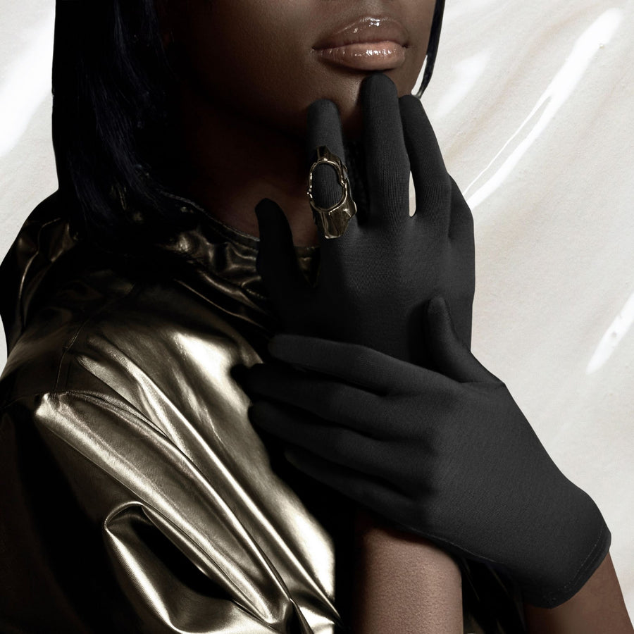 Premium bamboo wellness gloves for sensitive, eczema prone and dry skin, lightweight, breathable, hypoallergenic and temperature-regulating hand-care gloves designed for comfort, moisturising rituals and daily wear; soft, silky, second-skin fabric that soothes irritation and supports skin health with elegant, unisex style.