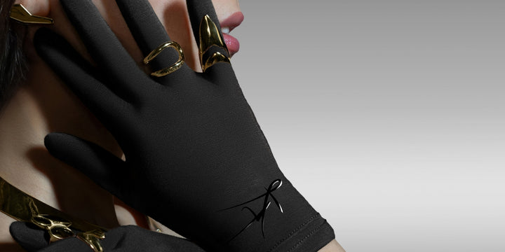 
KALMTHREAD breathable organic bamboo soft gloves for sensitive skin, designed to bring comfort to adults and children with dry or eczema-prone hands